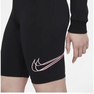 Nike Essential High Waist Bike Shorts Size XS‎ Black NWOT